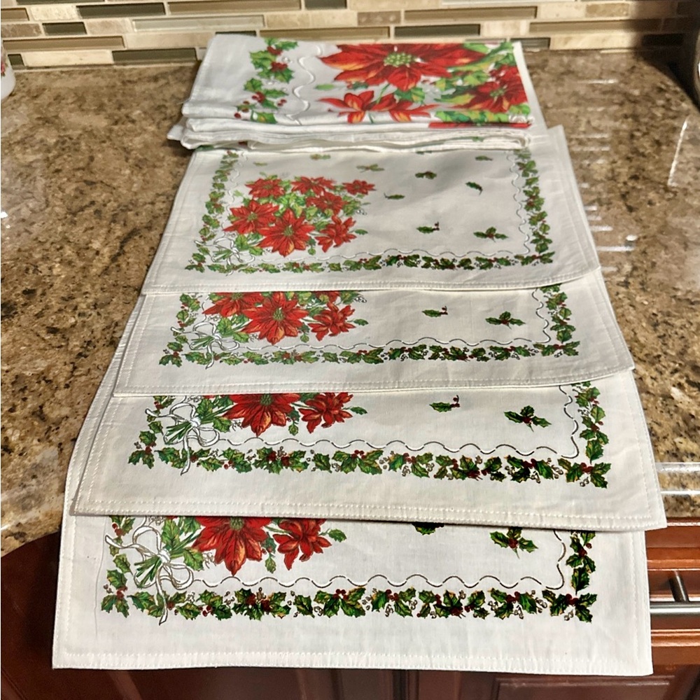 Poinsettia Cotton Tablecloth with Placemats ~ Set of 4!